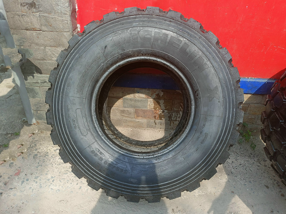 lop-xuc-lat-365-80R20-MICHELIN