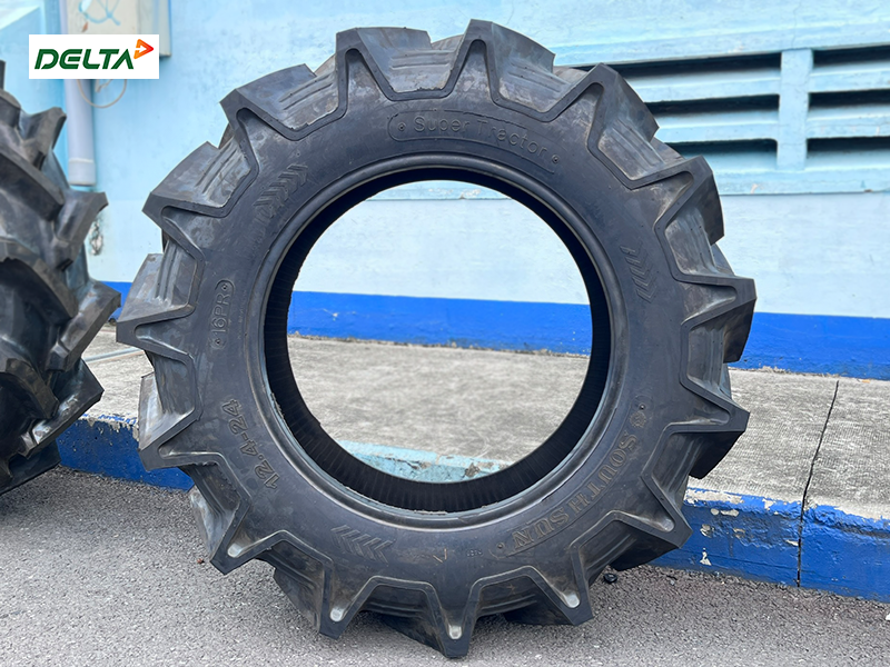 Lốp máy cày 12.4-24