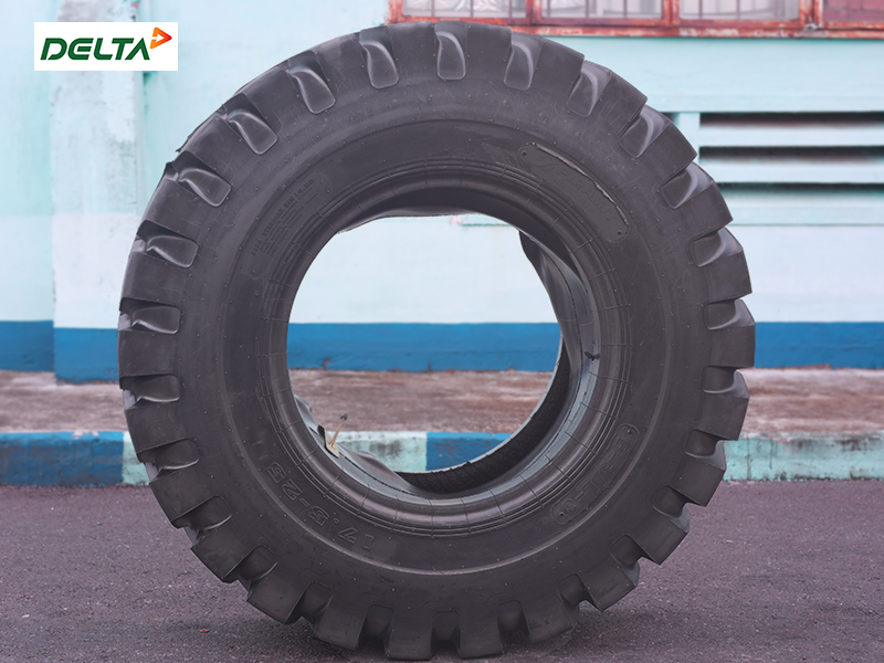 Lốp xúc lật danh cho môi trường đá sắc cạnh