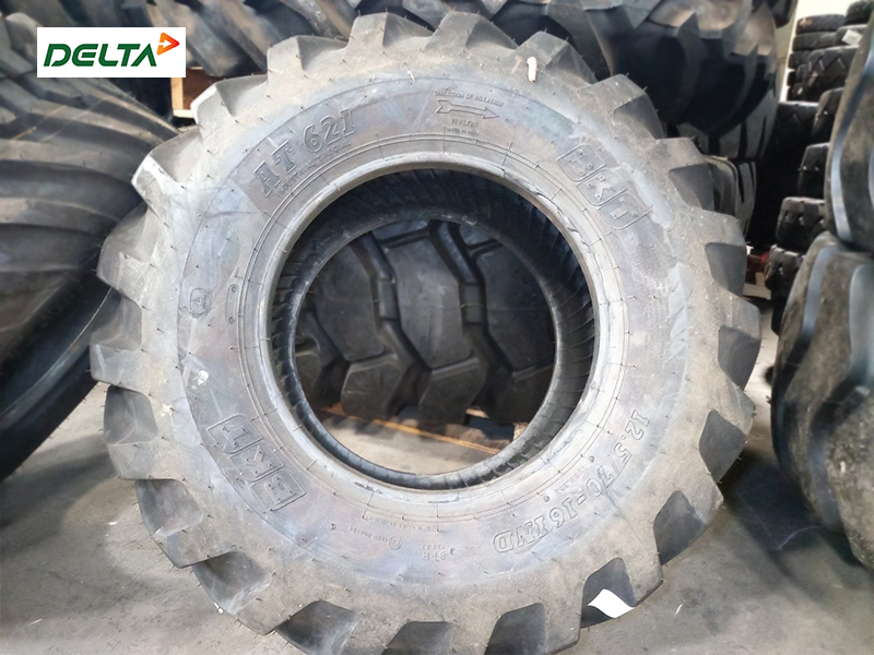 Lốp xúc lật