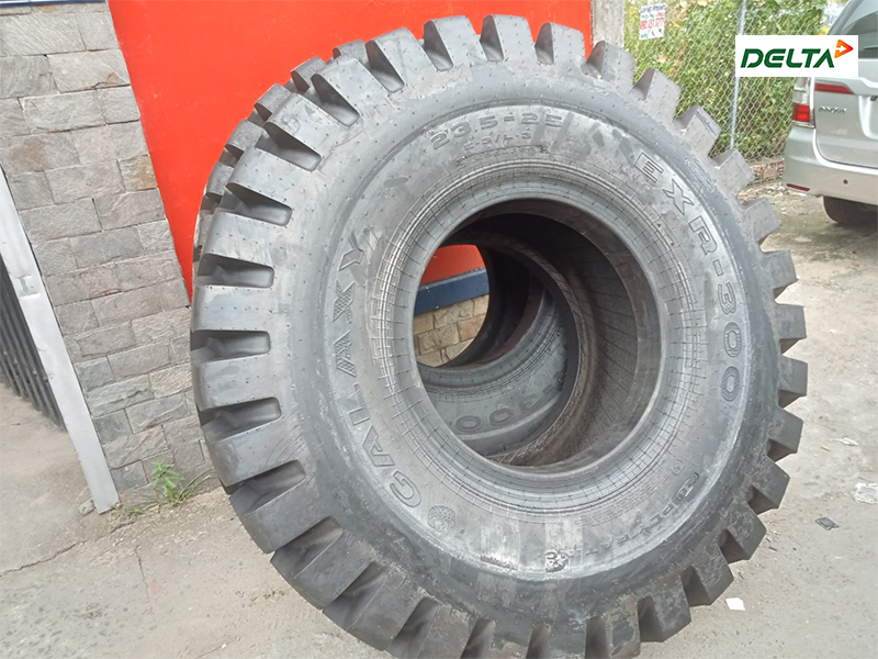 Lốp xúc lật
