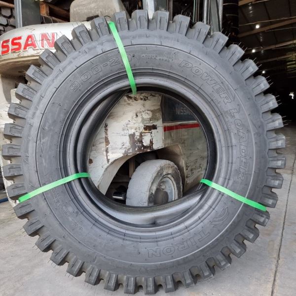 Lốp hơi xe nâng Tiron 900-20