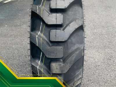 NHỮNG LƯU Ý KHI CHỌN LỐP XE CHO MÁY XÚC LẬT