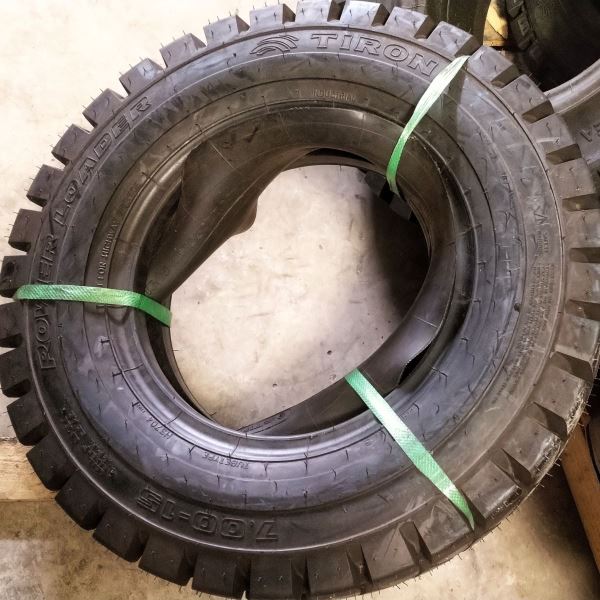 Lốp hơi xe nâng Tiron 700-15